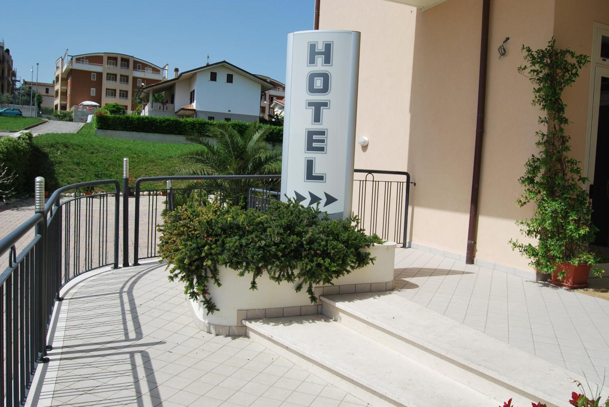 Eu Ropa Hotel Nereto Exteriér fotografie